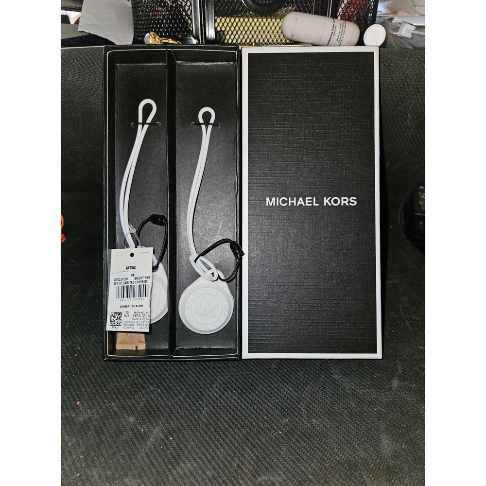 Michael Kors Set of 2 Air Tag Cover BX Bright White Silicone 36F3LGFL10 NEW